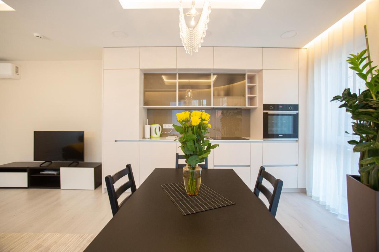 Luxurious Blue&Yellow Apartment In Kaunas Center Dış mekan fotoğraf